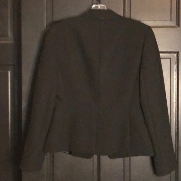 Tahari blazer size 2P - Picture 2 of 4